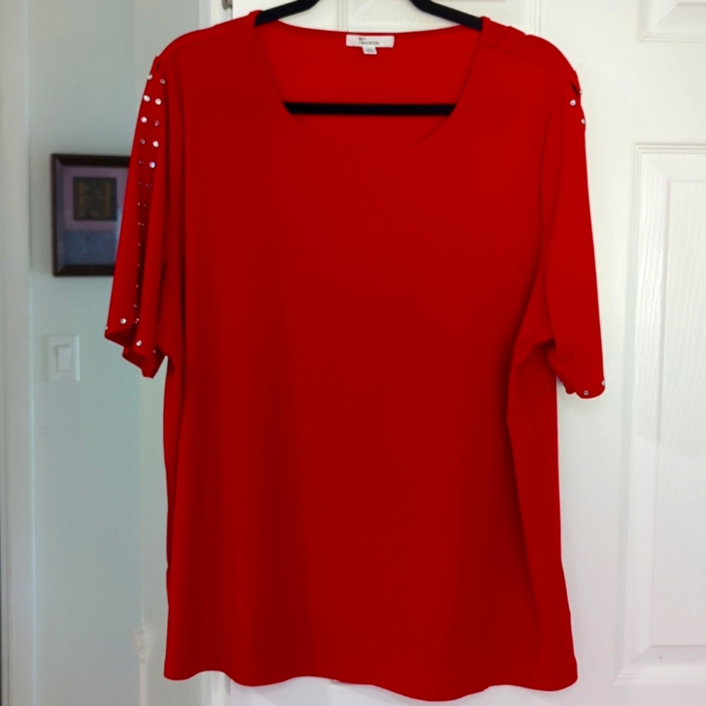 89 & Madison RED RHINESTONE CUTOUT SLEEVE TUNIC (1X)